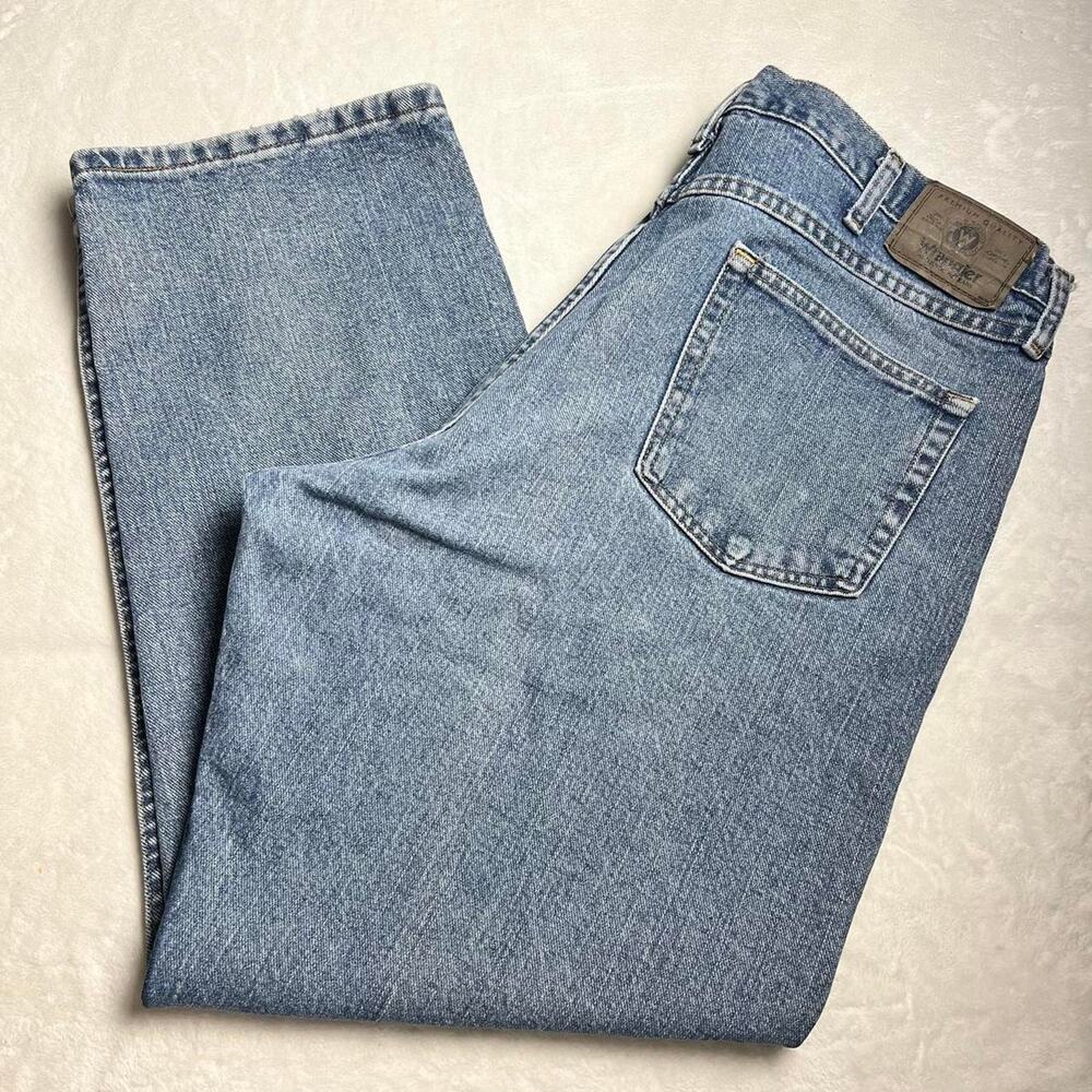 Wrangler relaxed fit men’s blue jeans 40x29